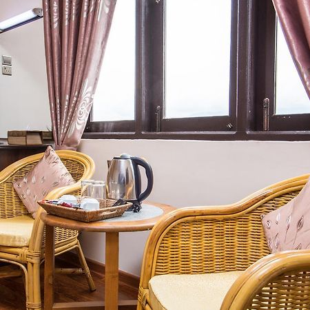 The Hotel Emperor-Inle Няунг Шве Екстериор снимка