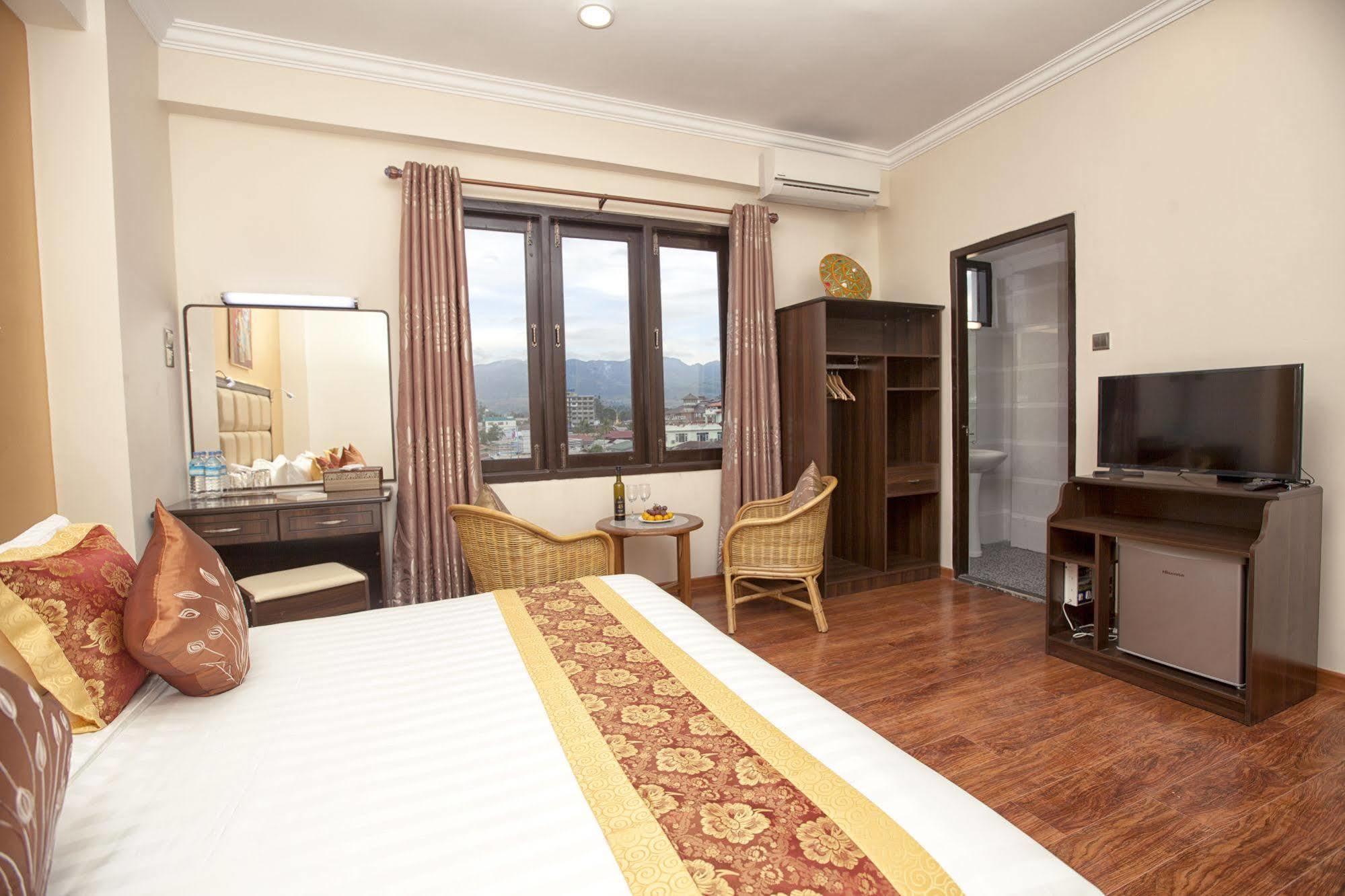 The Hotel Emperor-Inle Няунг Шве Екстериор снимка