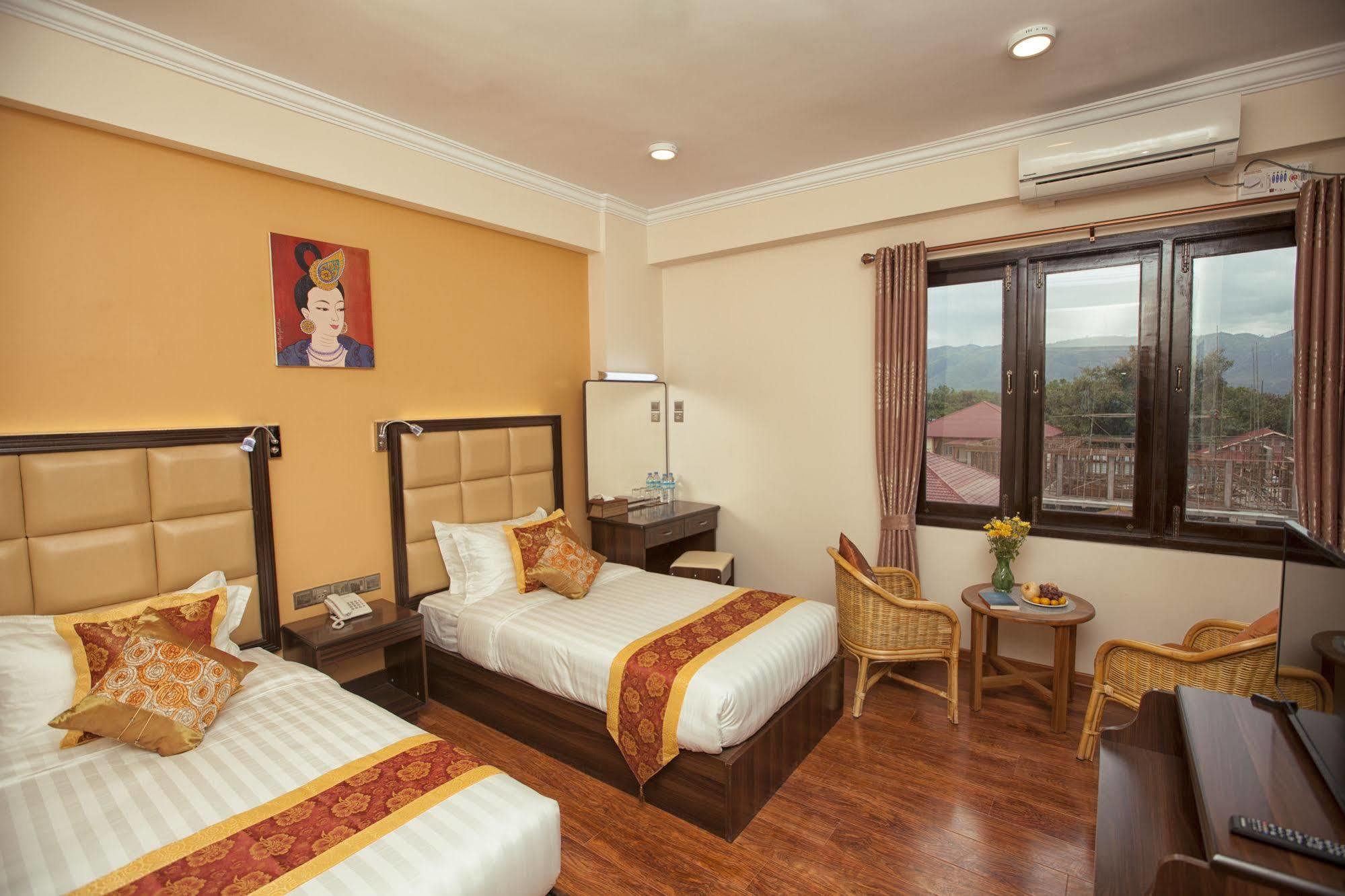The Hotel Emperor-Inle Няунг Шве Екстериор снимка