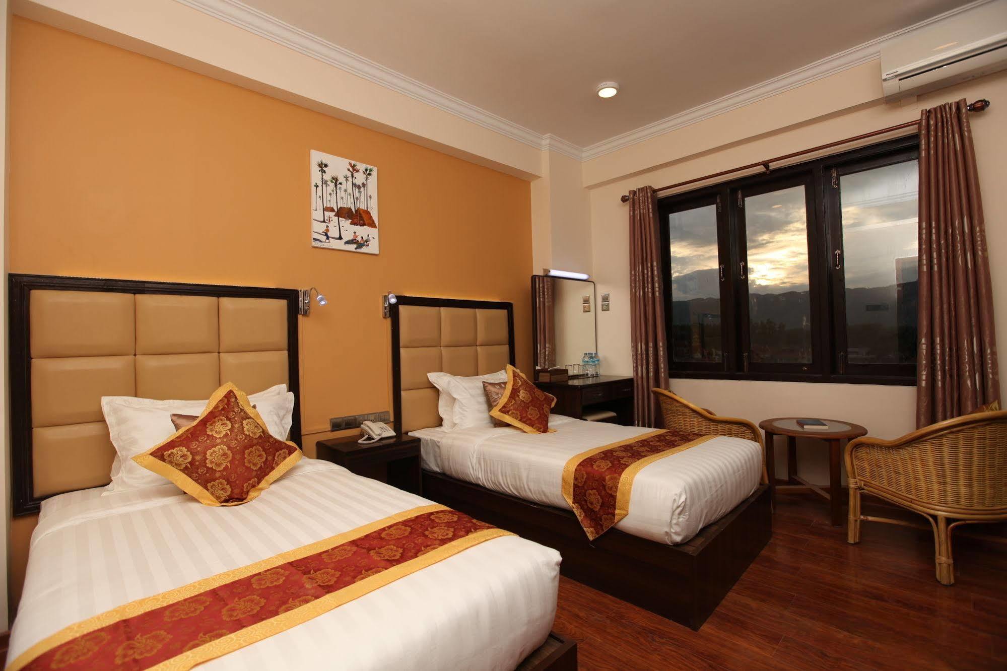The Hotel Emperor-Inle Няунг Шве Екстериор снимка