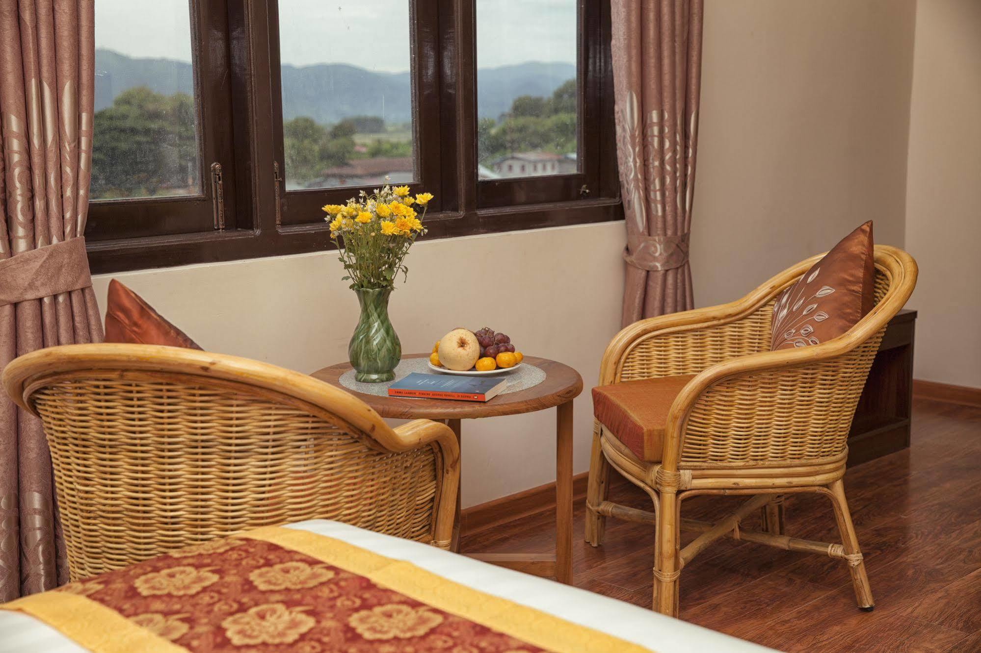 The Hotel Emperor-Inle Няунг Шве Екстериор снимка