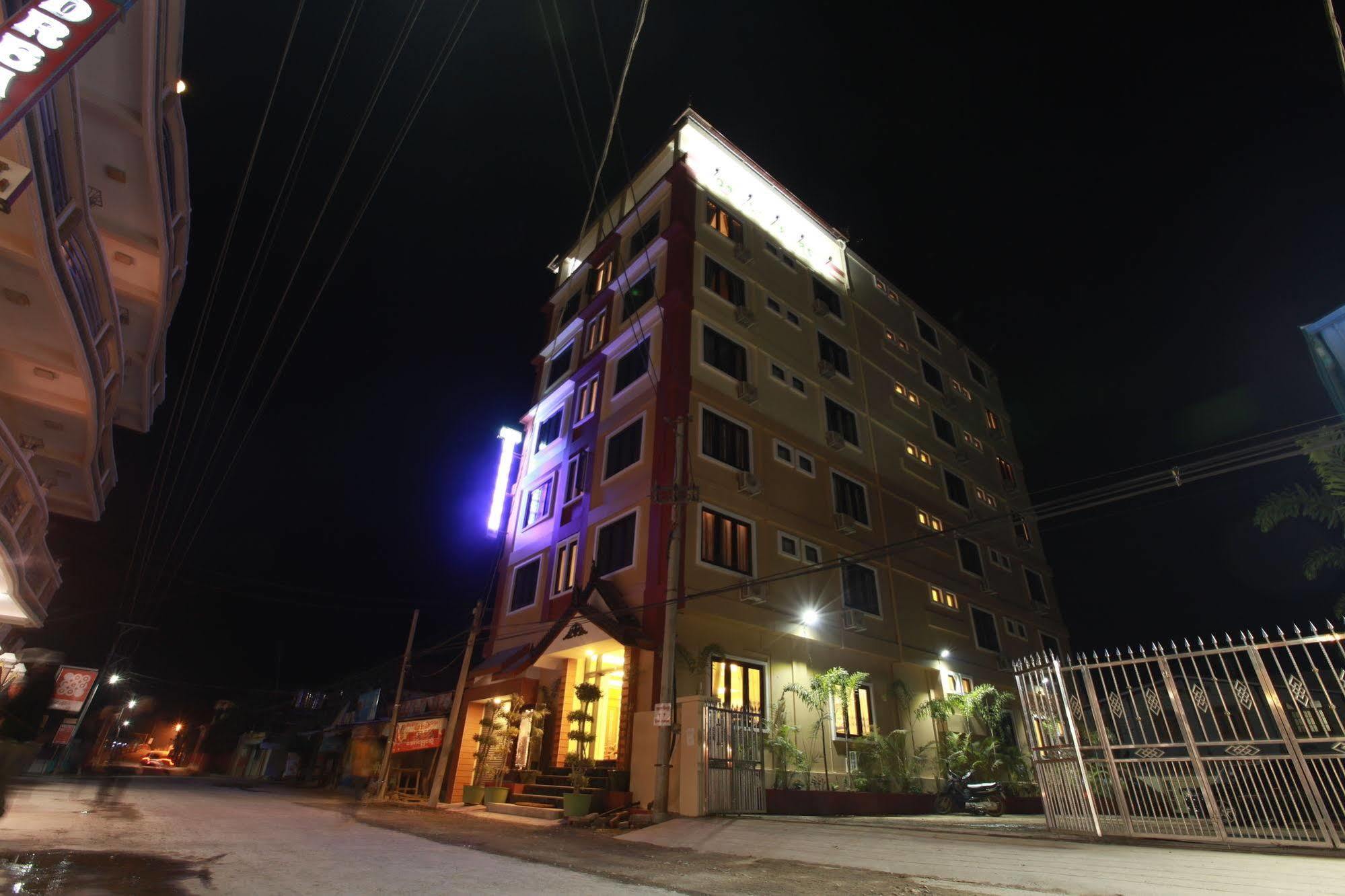 The Hotel Emperor-Inle Няунг Шве Екстериор снимка